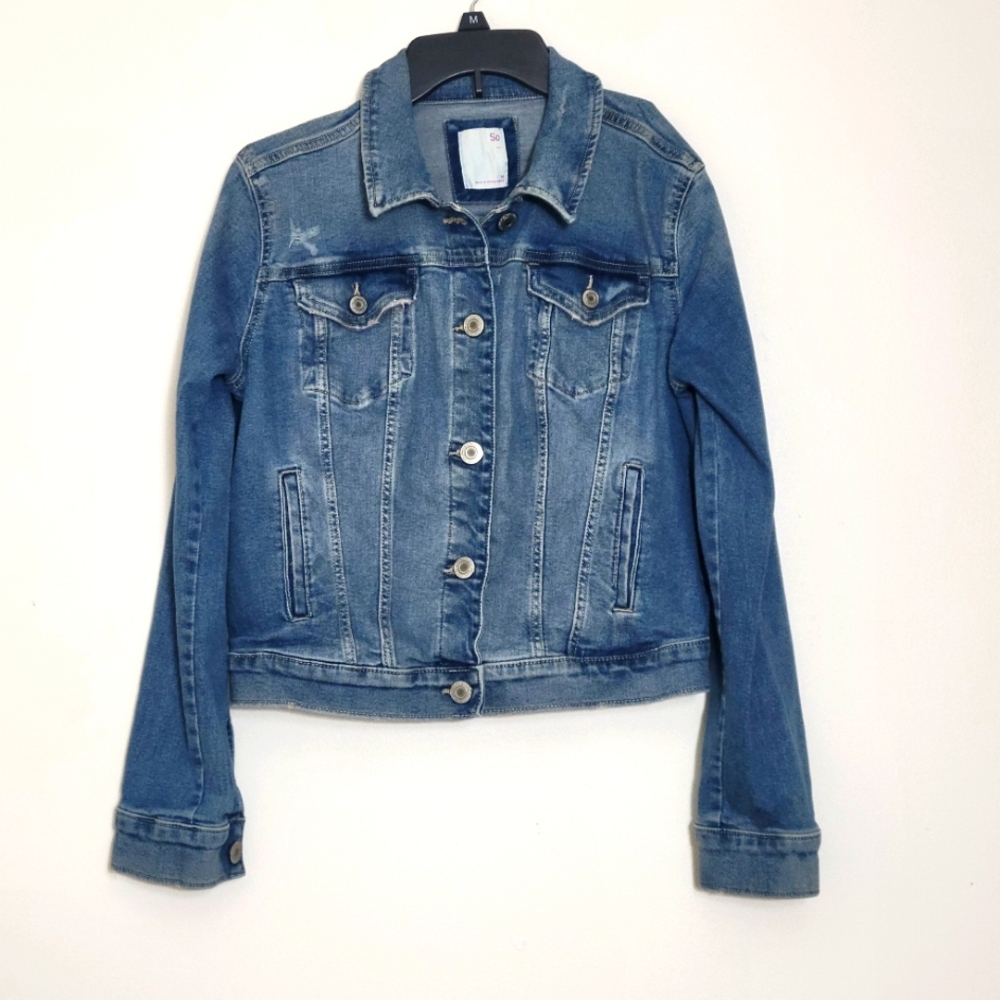 Women's SO Cropped Distressed Jean Jacket Size Medium